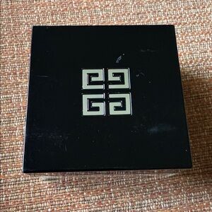 Givenchy Prisme Libre Loose Powder in Satin Blanc 2 Satin Blanc